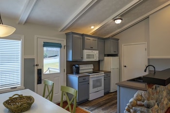 House, 2 Bedrooms (at Lanier Island)