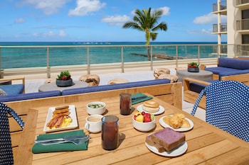 Club Room, 1 Queen Bed, Resort View