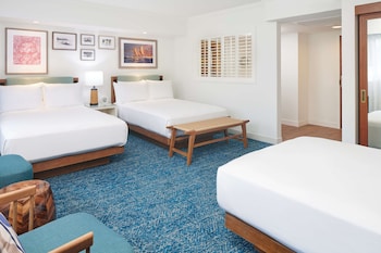 Standard Room, Multiple Beds (3 Double Beds)