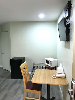 Room, 2 Queen Beds, Non Smoking