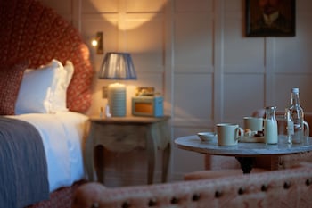 FANCY ROOM