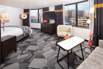 Premier Corner King with Seating Area High Floor