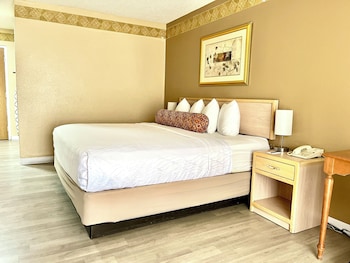 Standard Room, 1 King Bed, Non Smoking