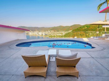 Casita with shared pool king size bed
