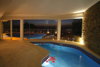 Master Suite with in & out pool
