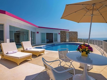 Master Suite with in & out pool