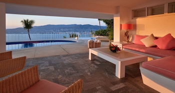 Master Suite with jacuzzi and pool
