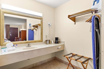 Room, 2 Queen Beds, Non Smoking (max occupancy 4)