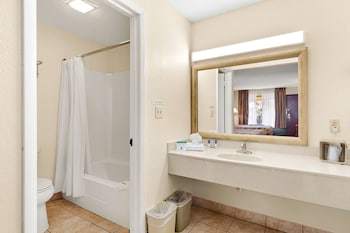 Room, 2 Queen Beds, Non Smoking (max occupancy 4)