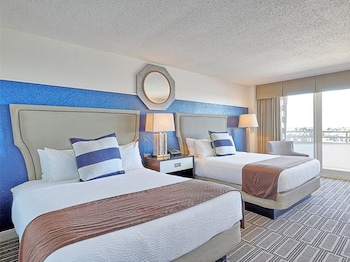 Deluxe Room, 2 Queen Beds, Lake View