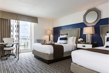 Deluxe Room, 2 Queen Beds, Lake View