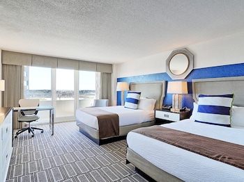 Deluxe Room, 2 Queen Beds, Balcony