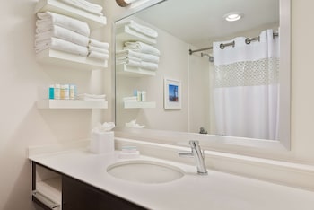 Room, Non Smoking (1 Full Bed Hearing Acc/Roll in Shower)