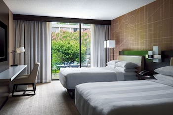Room, 2 Queen Beds, Pool View (Patio)
