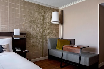 Room, 2 Queen Beds, Pool View (Patio)