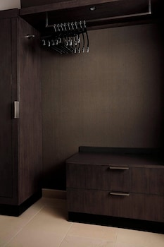 Executive Room, 1 King Bed