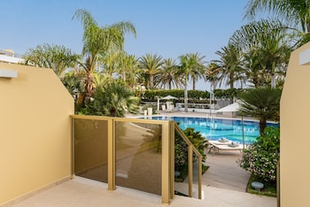 Superior Room, Balcony, Pool View (Single Use)