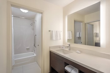 Studio, 1 King Bed (Mobility Accessible, Roll-in Shower)