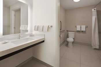 Studio, 1 King Bed (Mobility Accessible, Roll-in Shower)