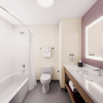 Suite, 1 King Bed