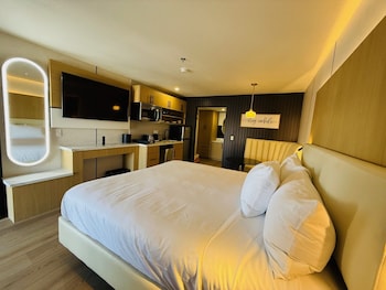 Standard Room, 1 King Bed, Non Smoking