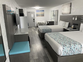Standard Double Room, 2 Queen Beds, Kitchenette
