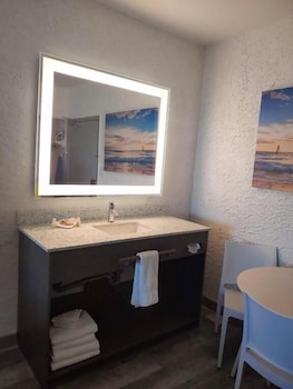 Standard Double Room, 2 Queen Beds, Kitchenette