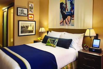 Room, 1 Queen Bed, Accessible (Shower)