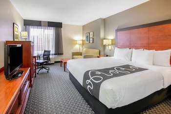 Room, 1 King Bed, Accessible, Non Smoking (Mobility/Hearing, Tub w/ Grab Bars)
