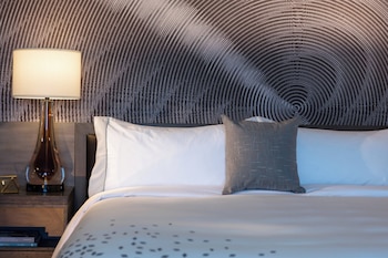 Executive Suite, 1 King Bed with Sofa bed, Corner