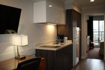 Full Kitchen Suite (Run Of House: Queen, King or 2 Double)
