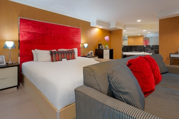 Honeymoon Suite