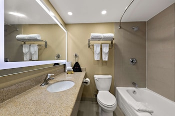 Suite, 1 Queen Bed, Non Smoking, Kitchenette (with Sofabed)