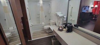 Room, 1 King Bed, Accessible, Jetted Tub (Mobility, Tub w/Grab Bars, Pool View)