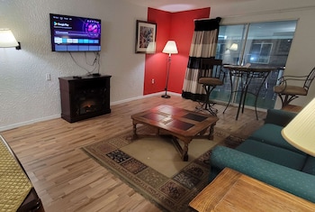 Suite, 1 King Bed, Non Smoking, Fireplace