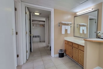 Suite, 1 King Bed, Non Smoking, Fireplace
