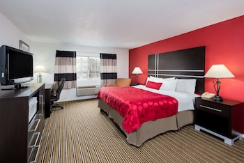 Room, 1 King Bed, Non Smoking, Pool Access