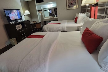 Room, 2 Queen Beds, Non Smoking, Pool Access