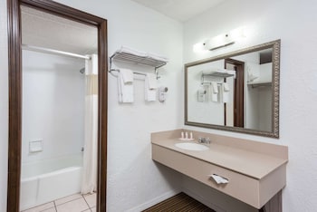 Deluxe Room, 1 Queen Bed, Non Smoking
