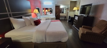 Room, 1 King Bed, Accessible, Jetted Tub (Mobility, Walk-In Shwer, Pet Friendly)