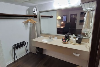 Business Room, 1 King Bed, Non Smoking