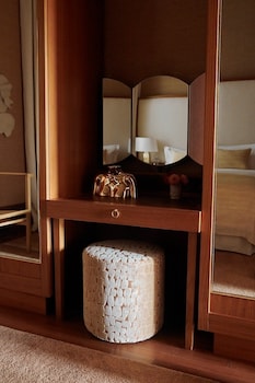 Suite (Harper's Bazaar Suite)