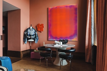 Suite (Amsterdam Fashion Week Suite)