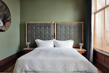 Suite, River View (Prestige)
