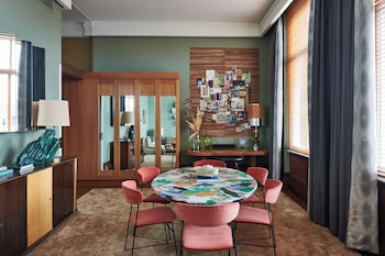Suite, River View (Prestige)
