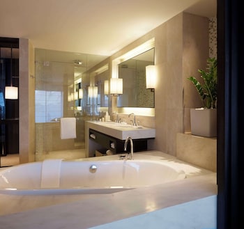 Cove Suite