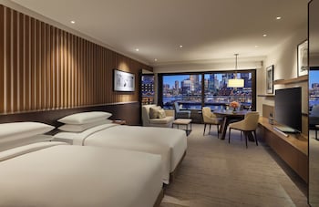 2 Twin Beds with City Harbour View