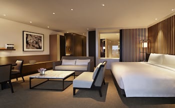 1 King Bed Deluxe