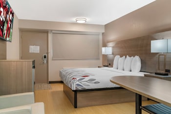 Superior Room, 1 King Bed (Smoke Free)