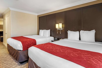 Suite, 2 Queen Beds with Sofabed, Non Smoking
